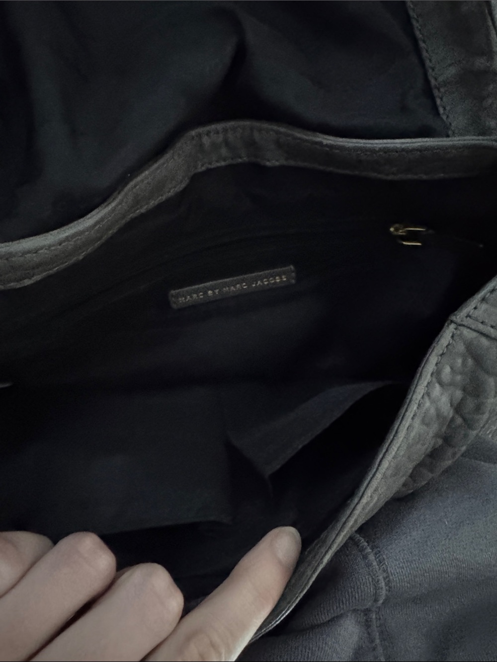Marc By Marc Jacobs Black Textured Leather Shoulder Bag | imperfections galore - Picture 3 of 7